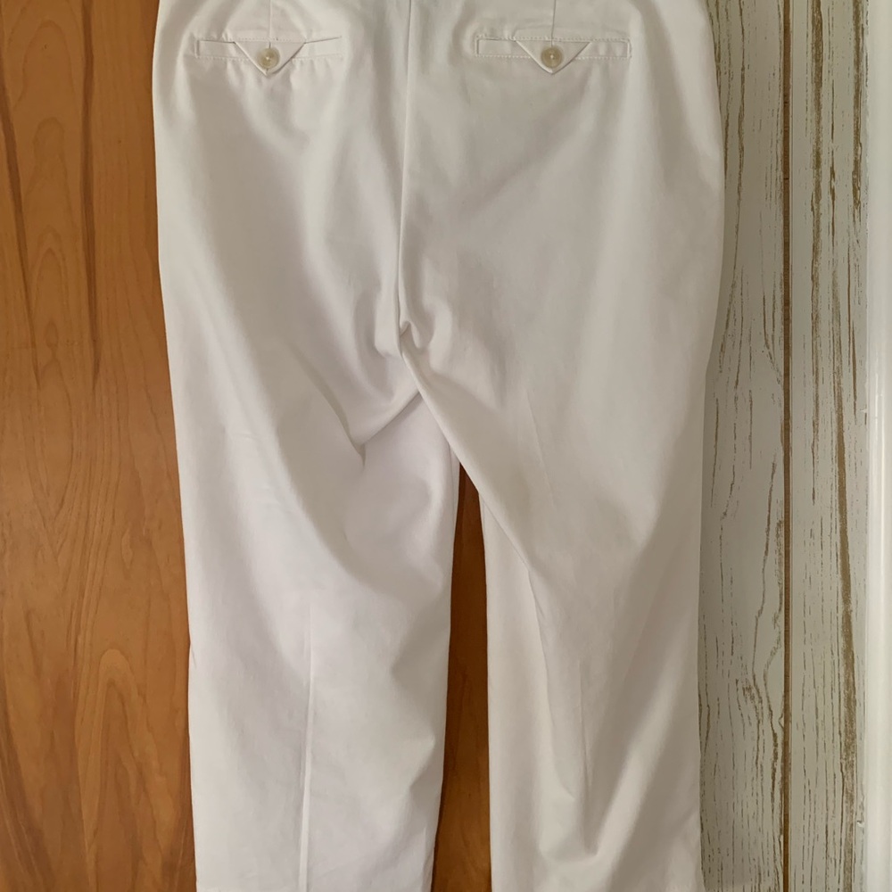 Dockers White Capris. Like New.